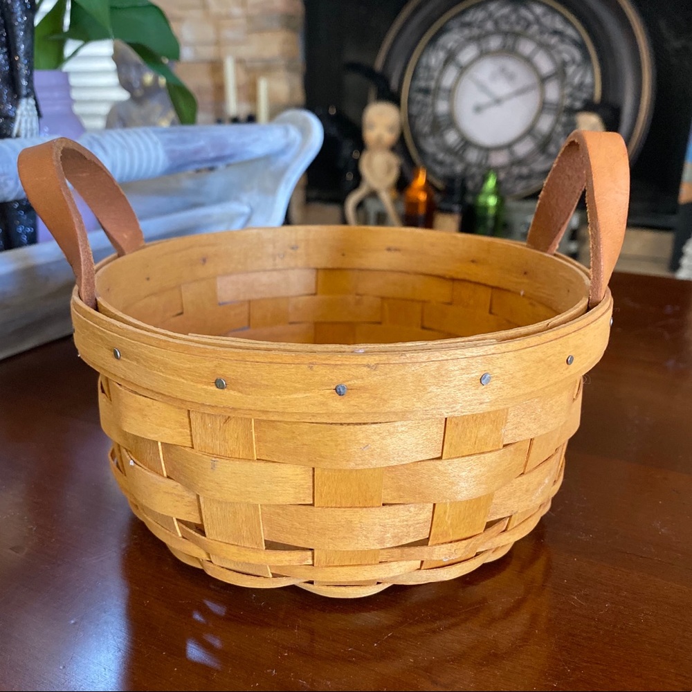 Vintage Longaberger Small Apple Darning Basket 94